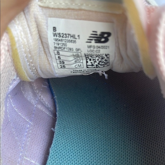 New Balance Pink and Cream Sneakers Classic Style - Picture 8 of 9